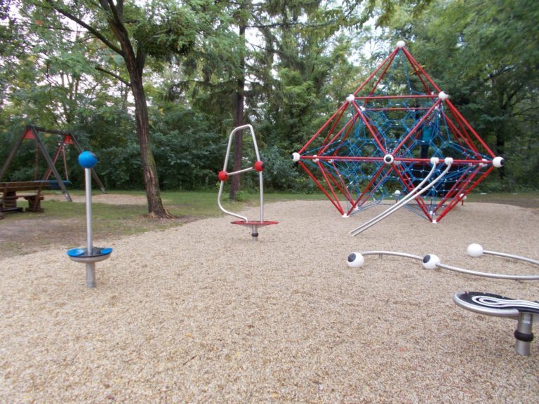 Schwadorf, Spielplatz Dr.’s Garten