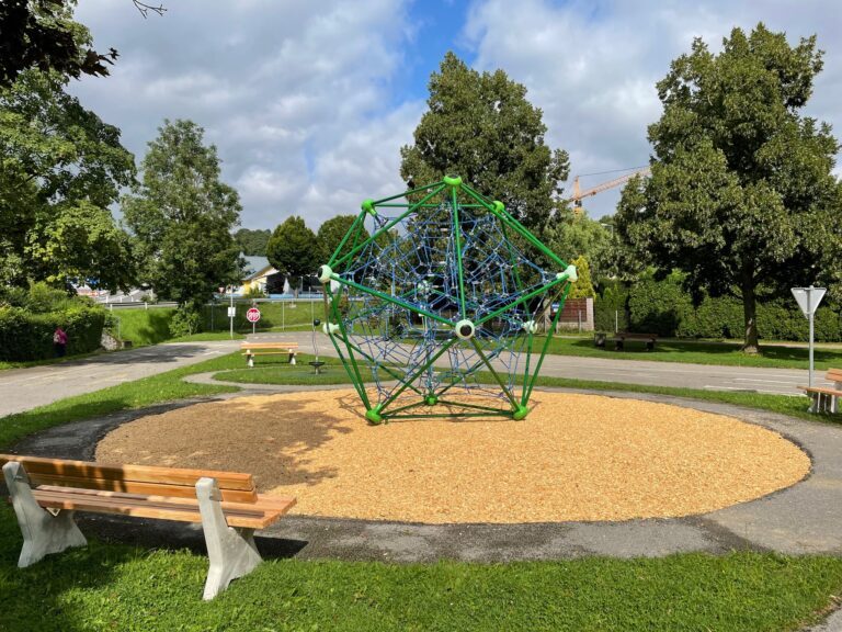 Kremsmünster, Spielplatz bei Volksschule