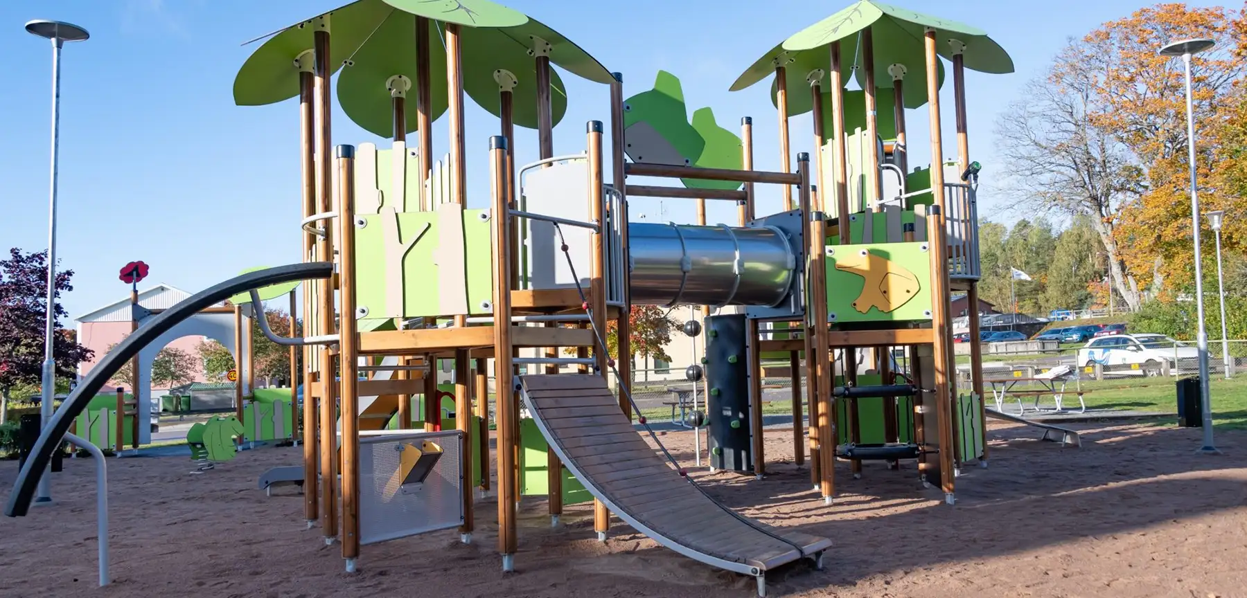 playquadrat - Holz-Stahl-Spielgeräte
